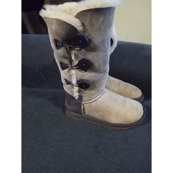 UGG Shoes Women's 5 Bailey Button Triplet Triple Button Brown Classic Tall Boots - Picture 1 of 6